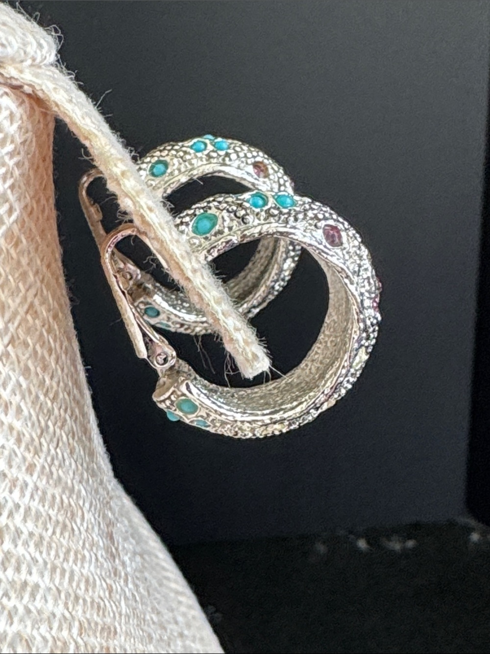 VTG Sarah Coventry "Shangri-La" Hoop Earrings 1972 Clip On Silver Tone - Picture 3 of 6